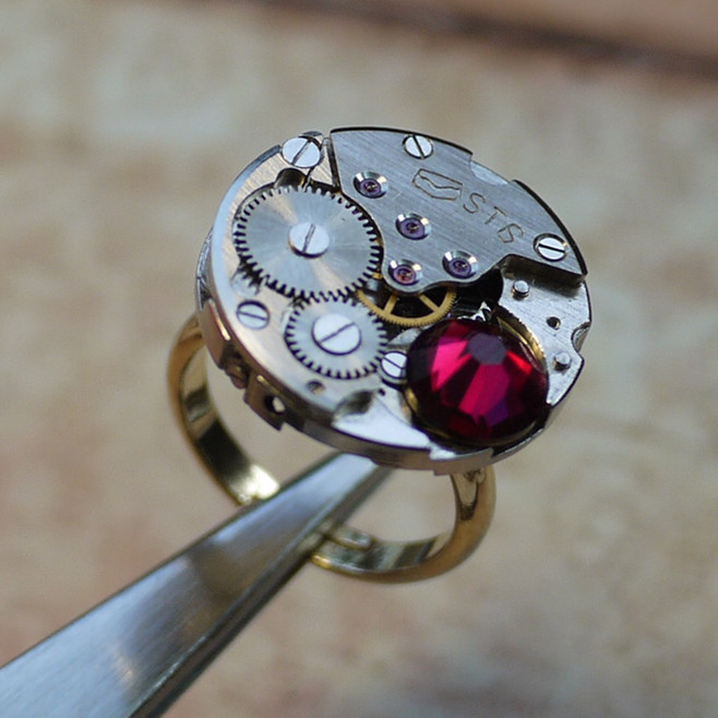 理查德米勒手表维修费用价目表（理查德米勒磕碰处理）